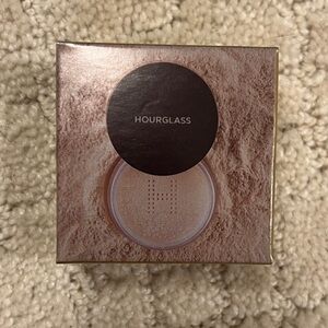 Hourglass Translucent Setting Powder